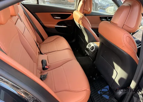 2022 Mercedes-Benz C 300 4Matic z USA, uszkodzony, nr VIN W1KAF4HB5NR056444